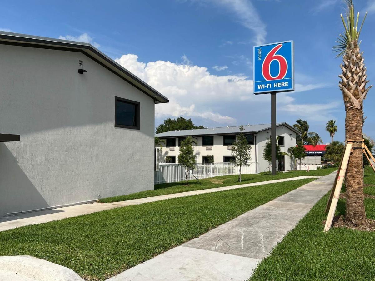 Motel 6-Fort Lauderdale, Fl Экстерьер фото